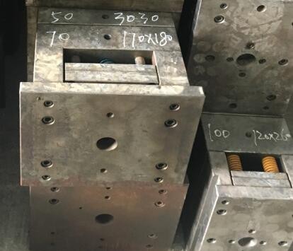 大量回收旧模具压铸模具挤出模具玩具模具二手模具收购