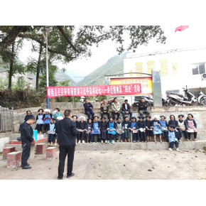 晴隆县田坝村:“双语”宣讲活动向人民传递着党的声音