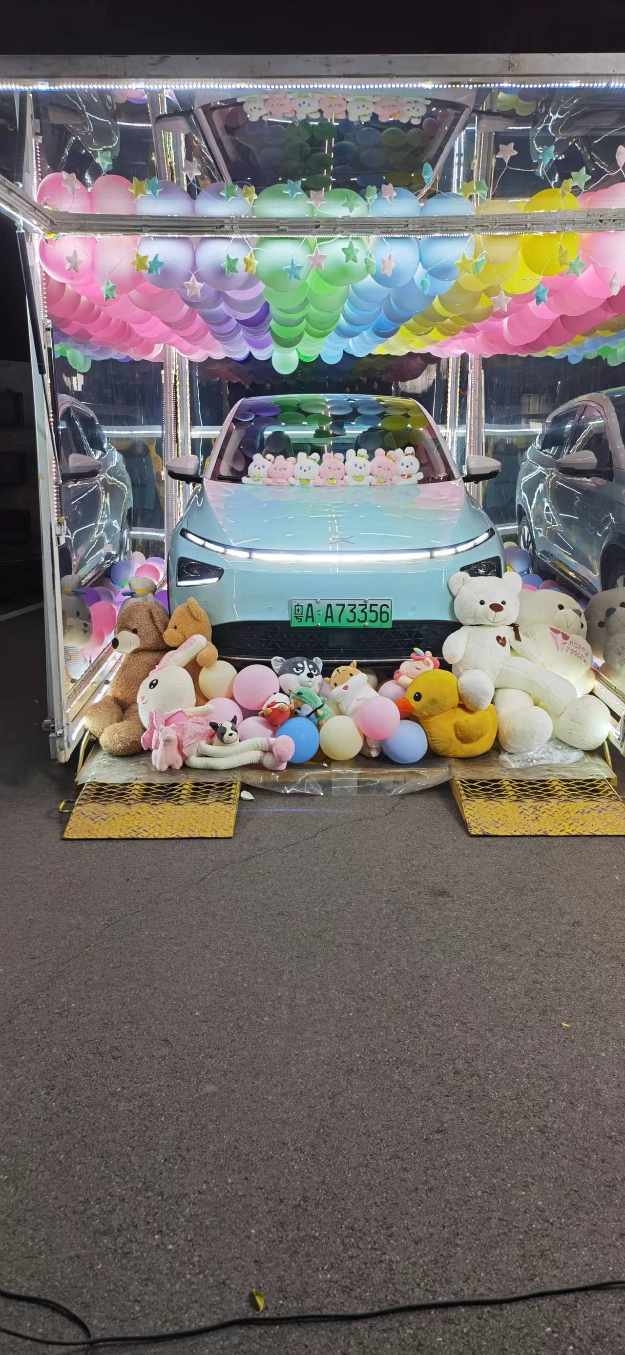 婚礼送礼物出租透明玻璃礼盒拖车怎样给女朋友惊喜,让他泪奔浪漫惊喜