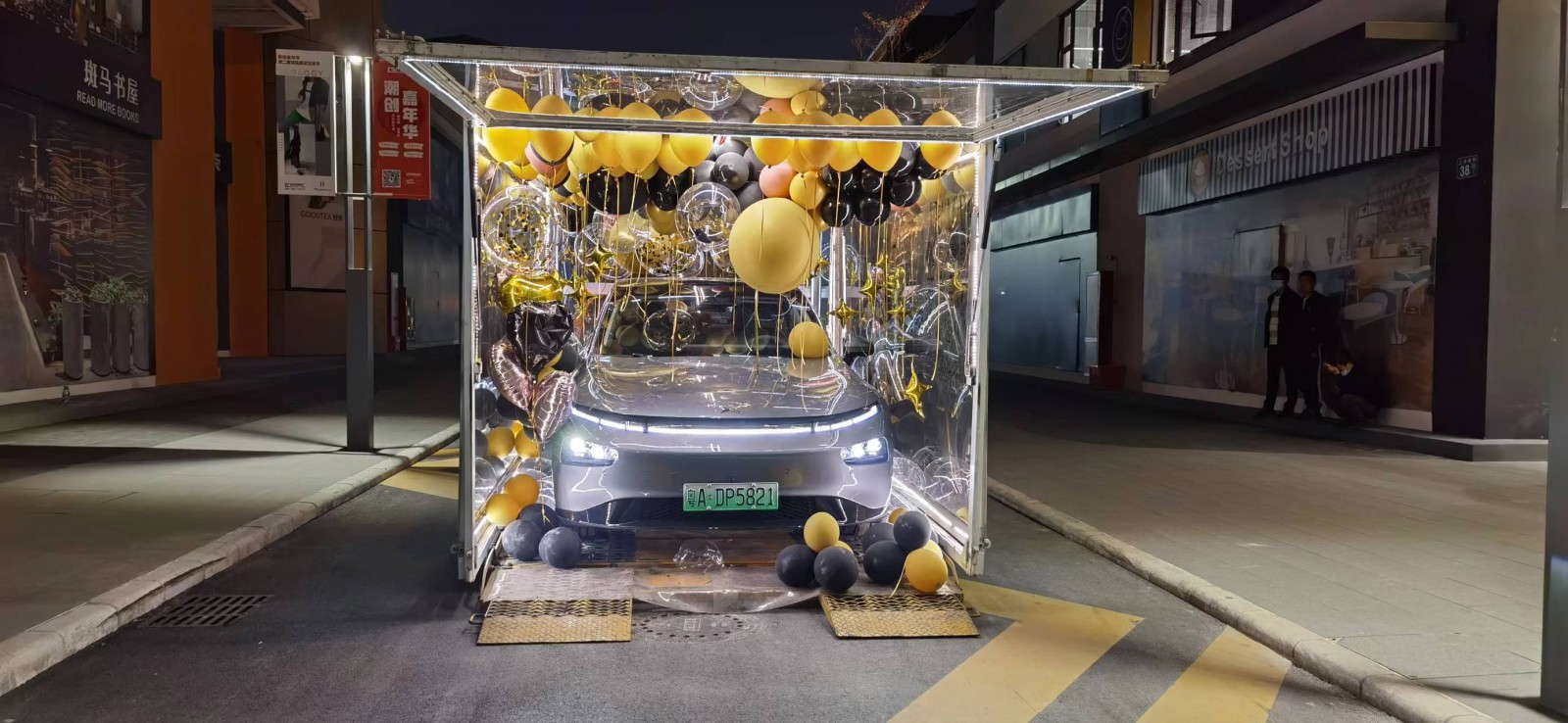 2023透明礼盒透明亚克力豪车托运封闭拖车电话给女朋友惊喜的创意房间玫瑰花怎么摆透明箱子钱