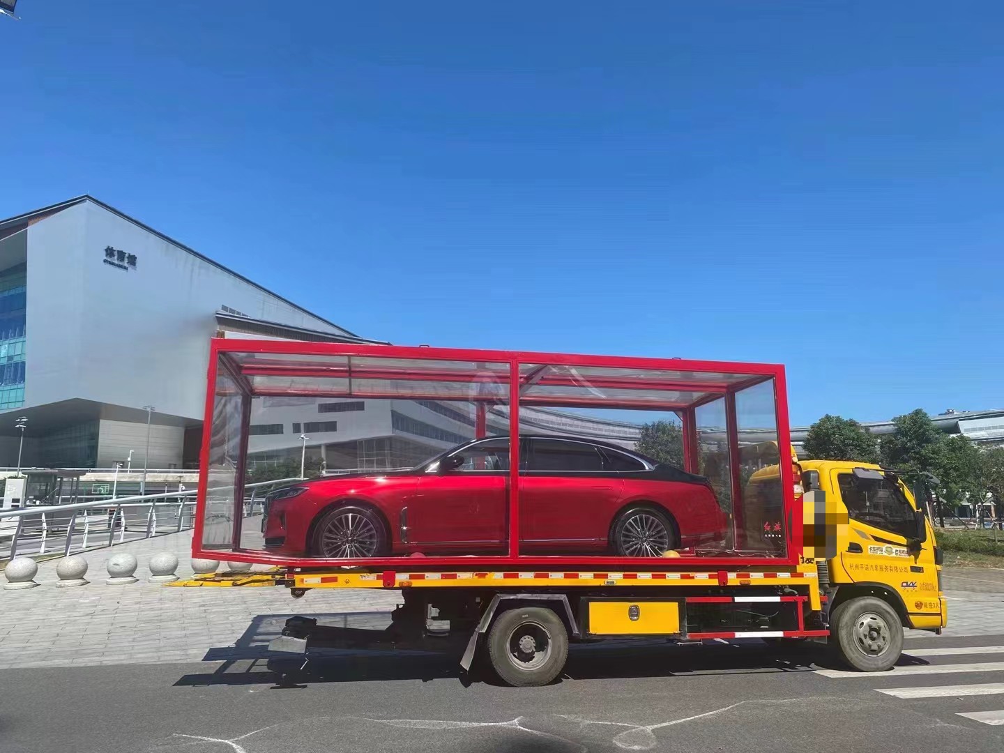 汽车广告透明盒子拖车电话给女朋友惊喜的创意软件用户至上