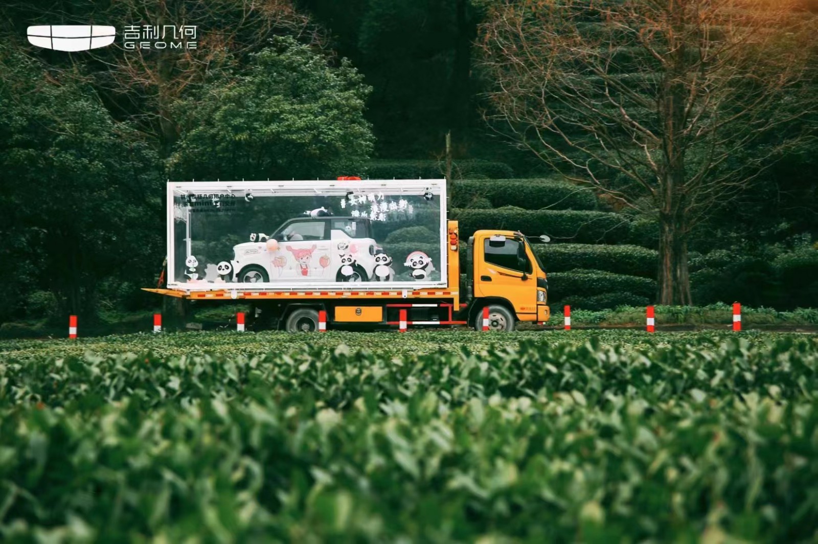 婚礼送礼物出租透明玻璃礼盒拖车怎样给女朋友惊喜,让他泪奔浪漫惊喜
