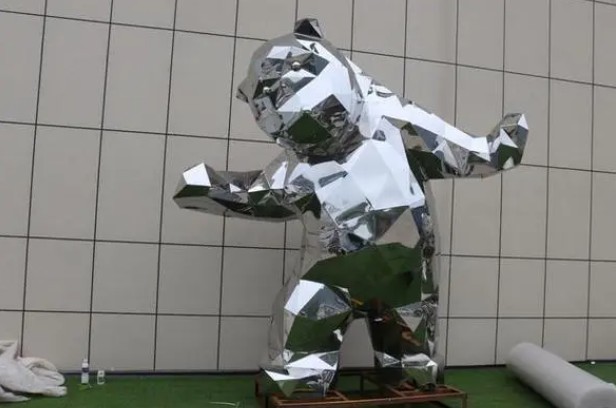 步行街扶手电梯二楼廊道景观雕塑设计制作 成都公园标牌设计-浅析公园标识设计的重要性 不锈钢雕塑制作