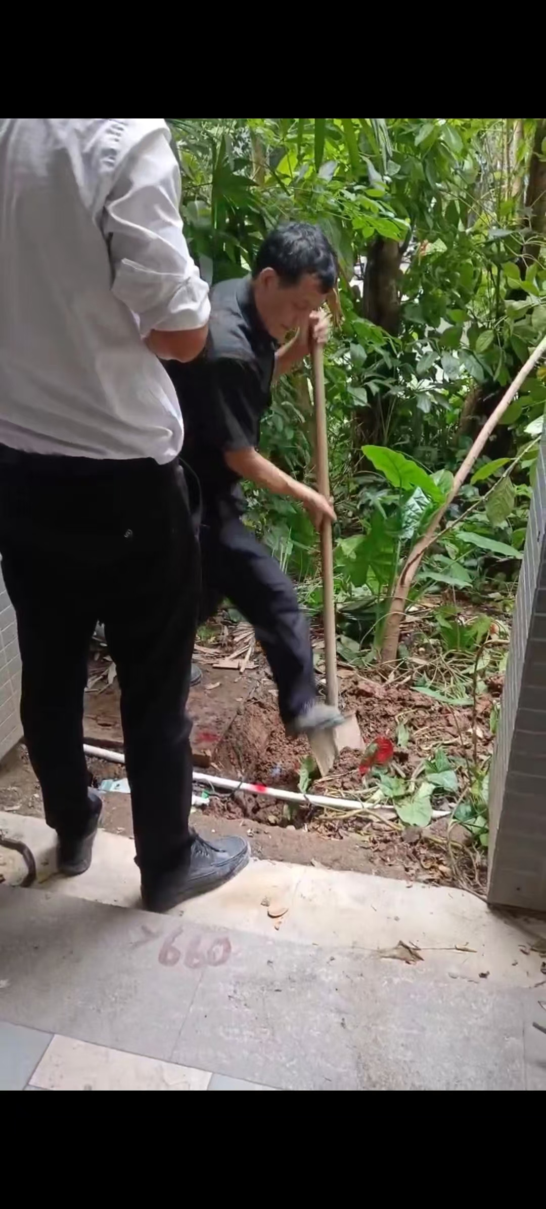 广州花都花东查家里水管漏水