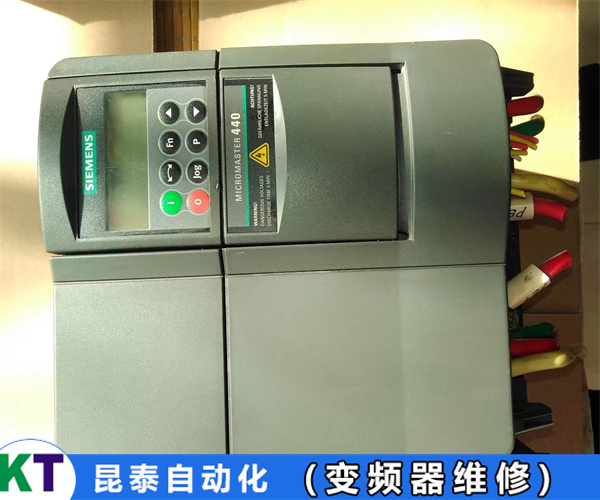 超能士变频器运行无输出维修 继电器不吸合
