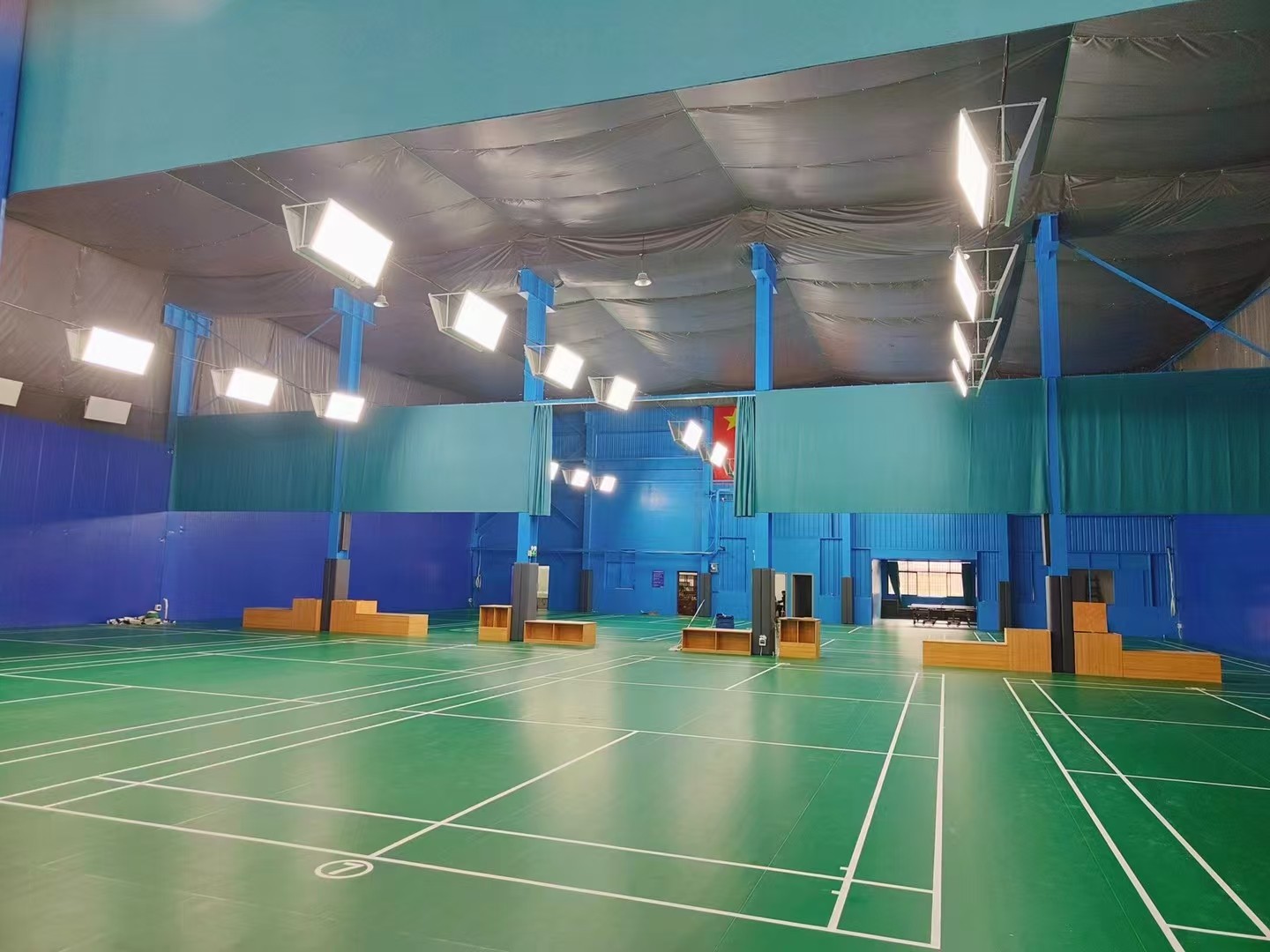 衡阳气排球场PVC塑胶地板地板胶厂家防火防滑易打理