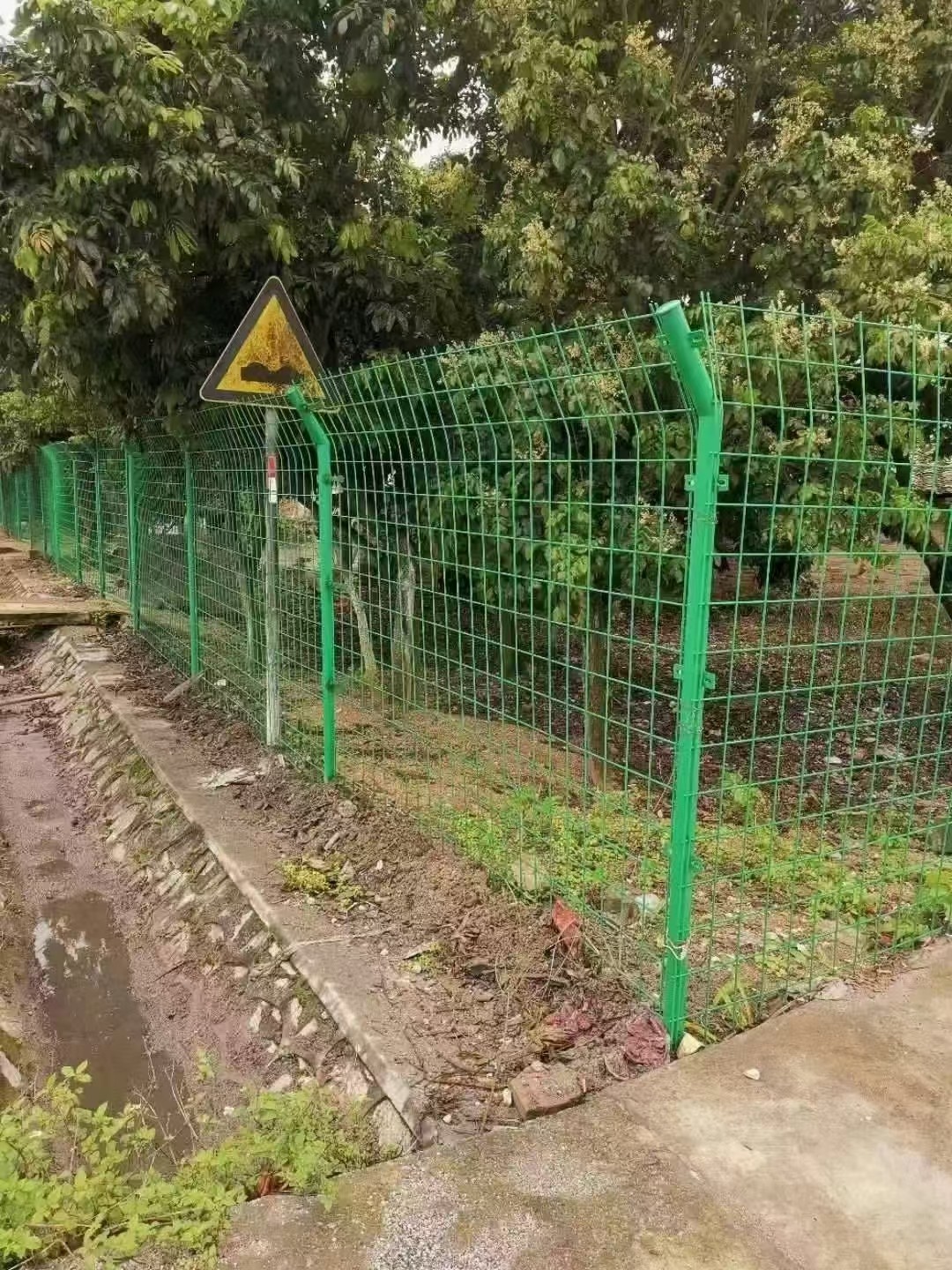 大型铁路护栏网  工地基坑护栏网  护栏网养殖